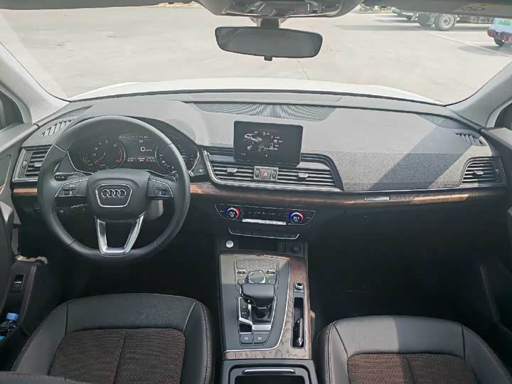 Фото 9 - Audi Q5L