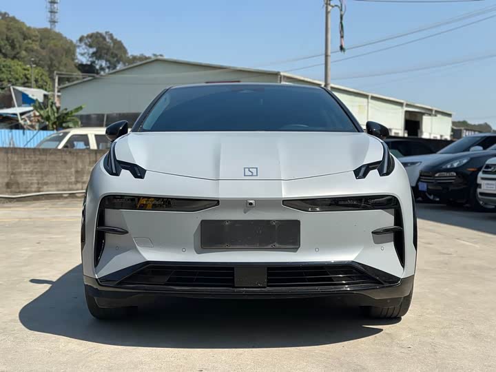 Фото 2 - Zeekr X