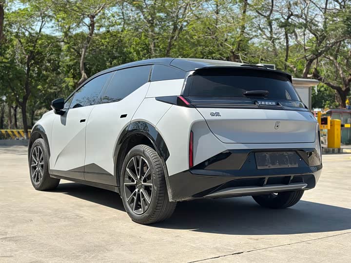 Фото 6 - Zeekr X