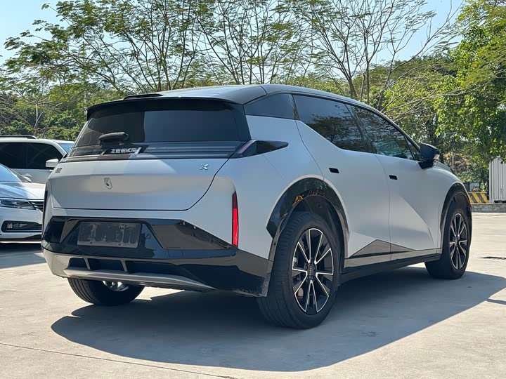 Фото 7 - Zeekr X