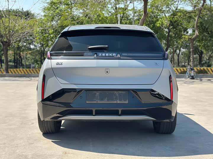 Фото 8 - Zeekr X