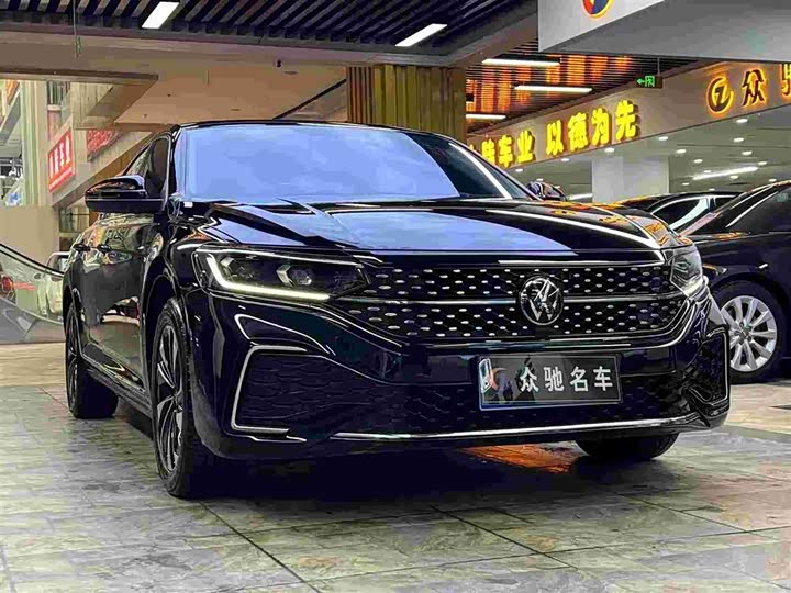 Фото 1 - Volkswagen Passat