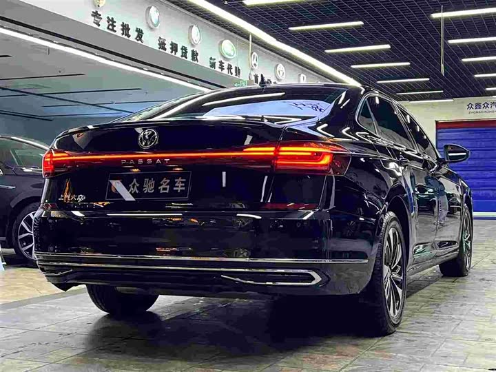 Фото 7 - Volkswagen Passat