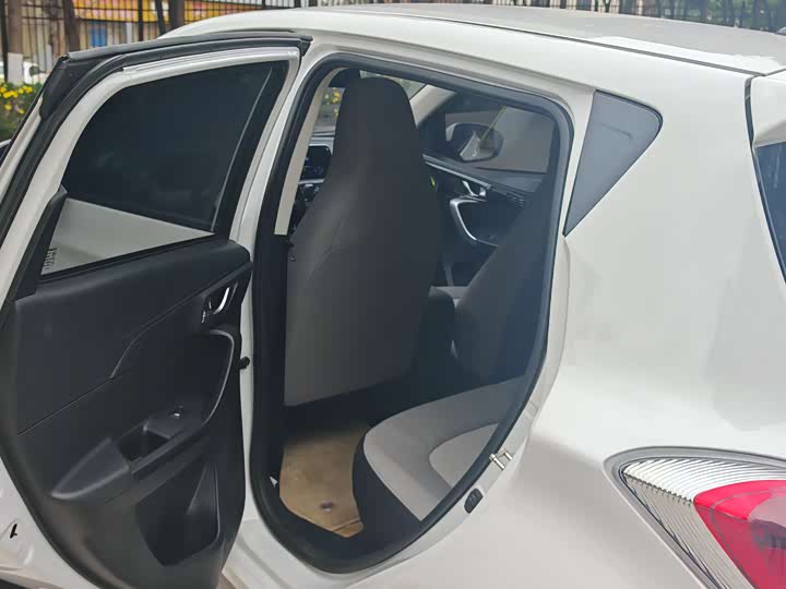 Фото 5 - Changan BenBen E-Star