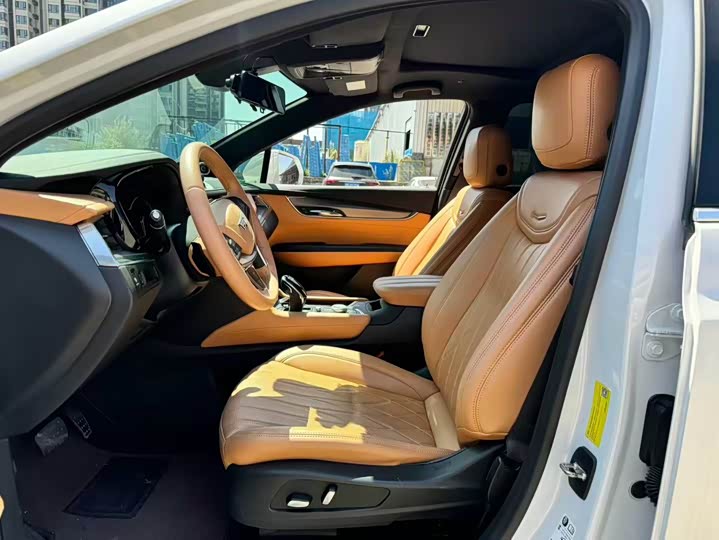 Фото 7 - Cadillac XT5