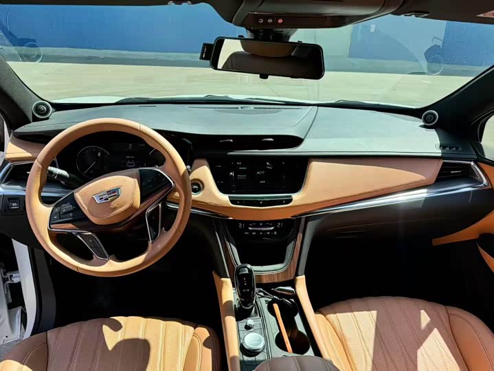 Фото 9 - Cadillac XT5