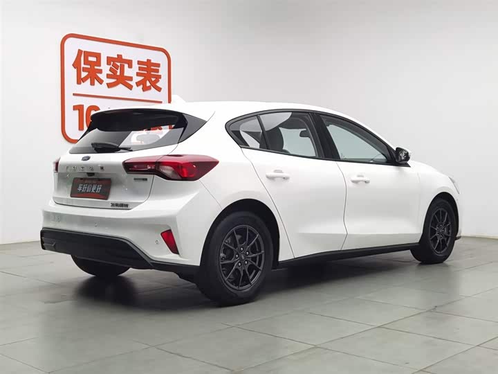 Фото 2 - Ford Focus