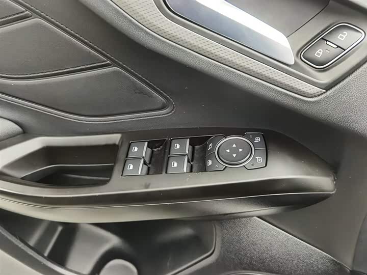 Фото 9 - Ford Focus