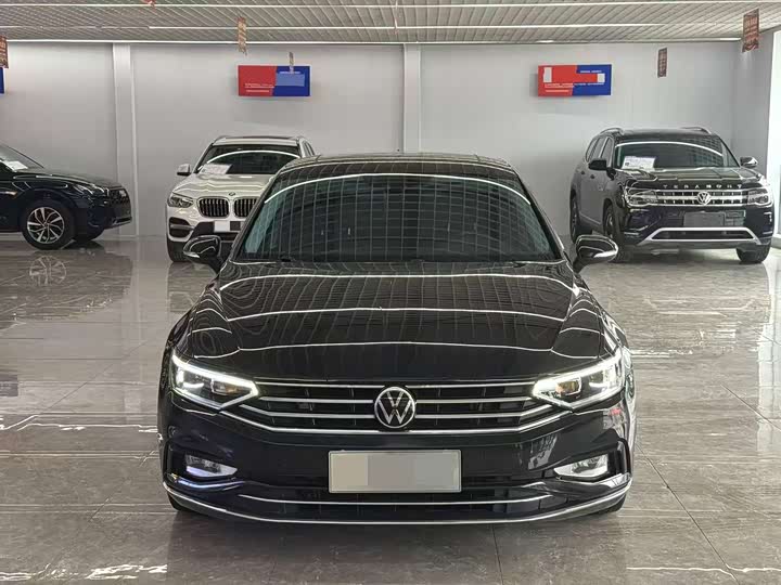 Photo 2 - Volkswagen Magotan