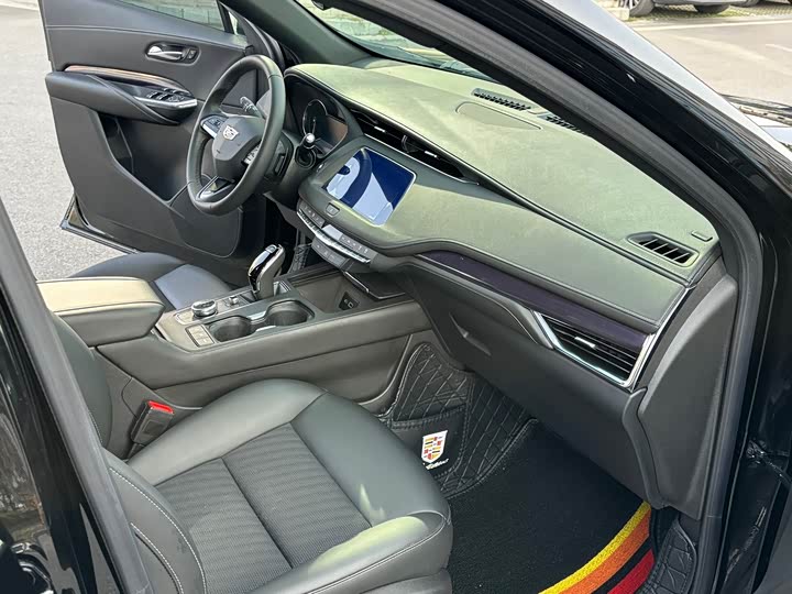 Фото 6 - Cadillac XT4