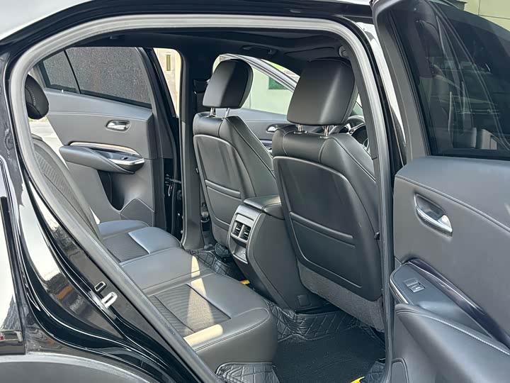 Фото 7 - Cadillac XT4