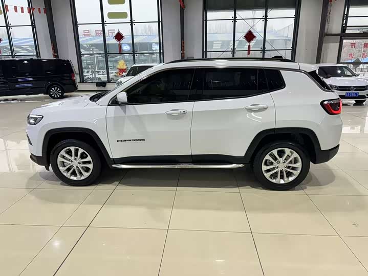 Фото 9 - Jeep Compass