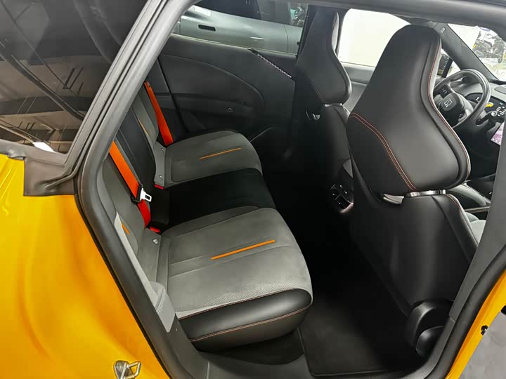 Фото 9 - Zeekr 007