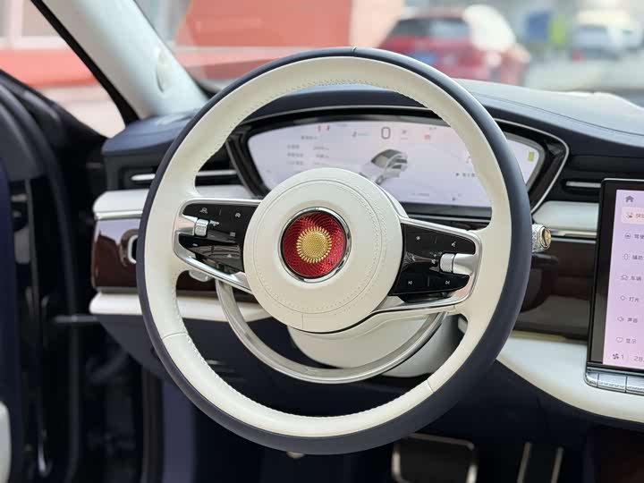 Photo 8 - Hongqi L1 (Guoya)