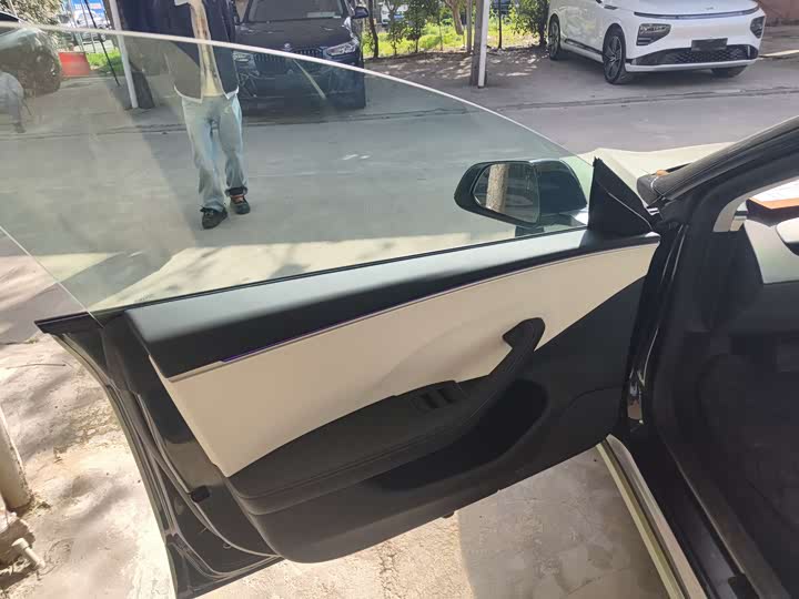 Photo 4 - Tesla Model 3