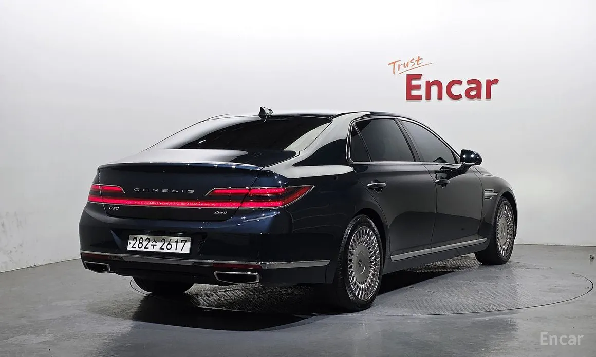 Фото 2 - Genesis G90