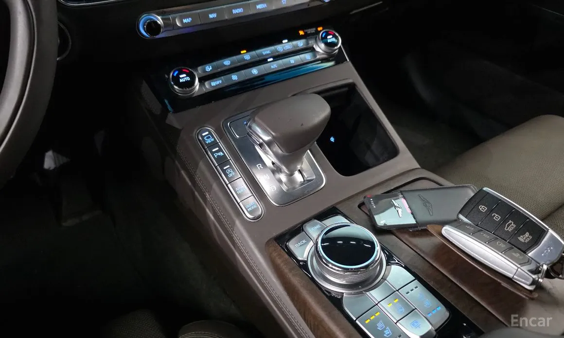 Фото 9 - Genesis G90