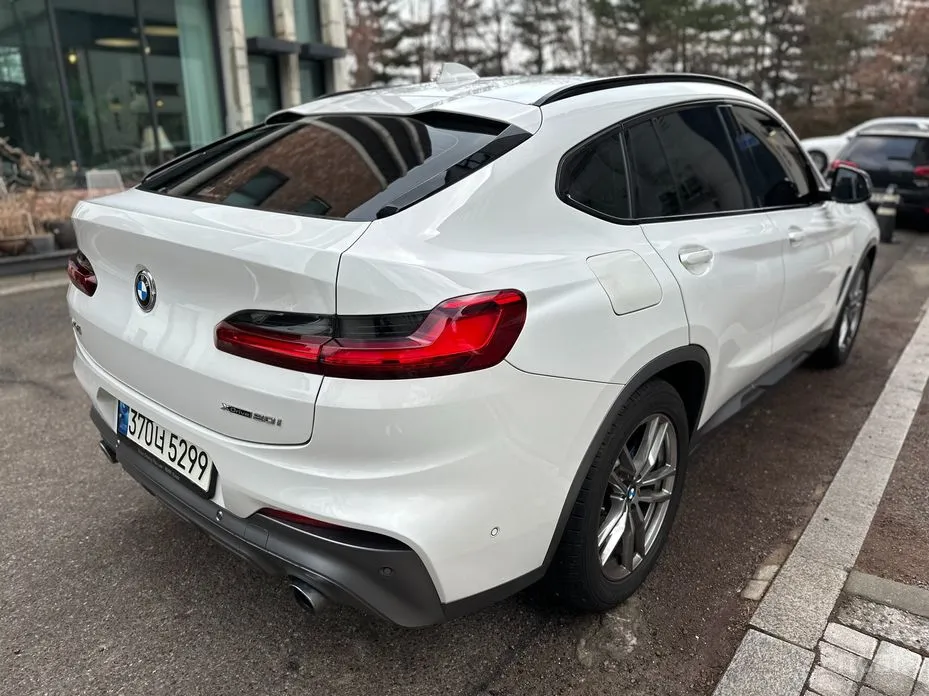Photo 5 - BMW X4