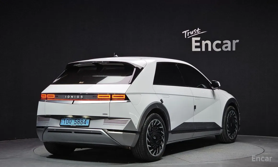 Photo 2 - Hyundai Ioniq 5