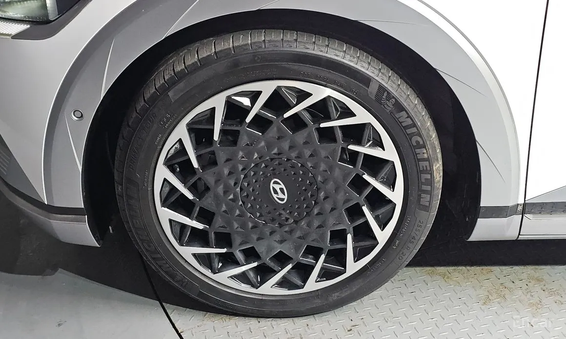 Photo 5 - Hyundai Ioniq 5