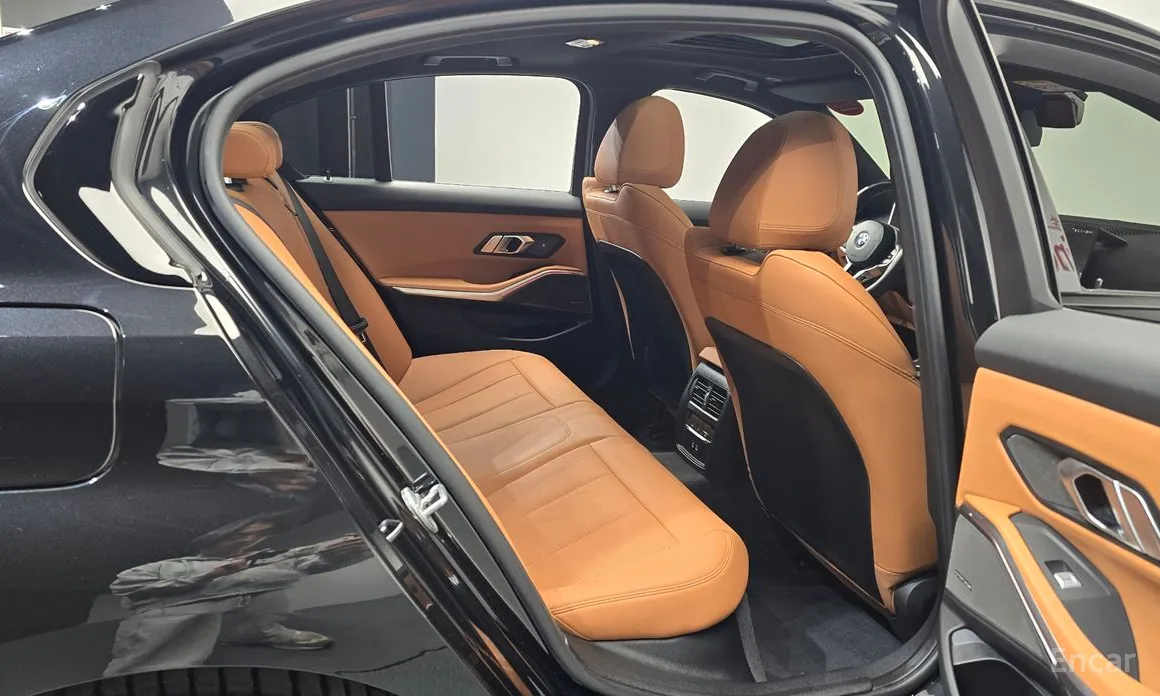 Photo 12 - BMW 3 Series