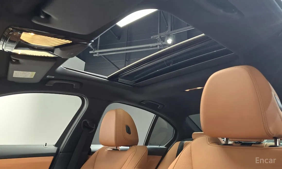 Photo 19 - BMW 3 Series