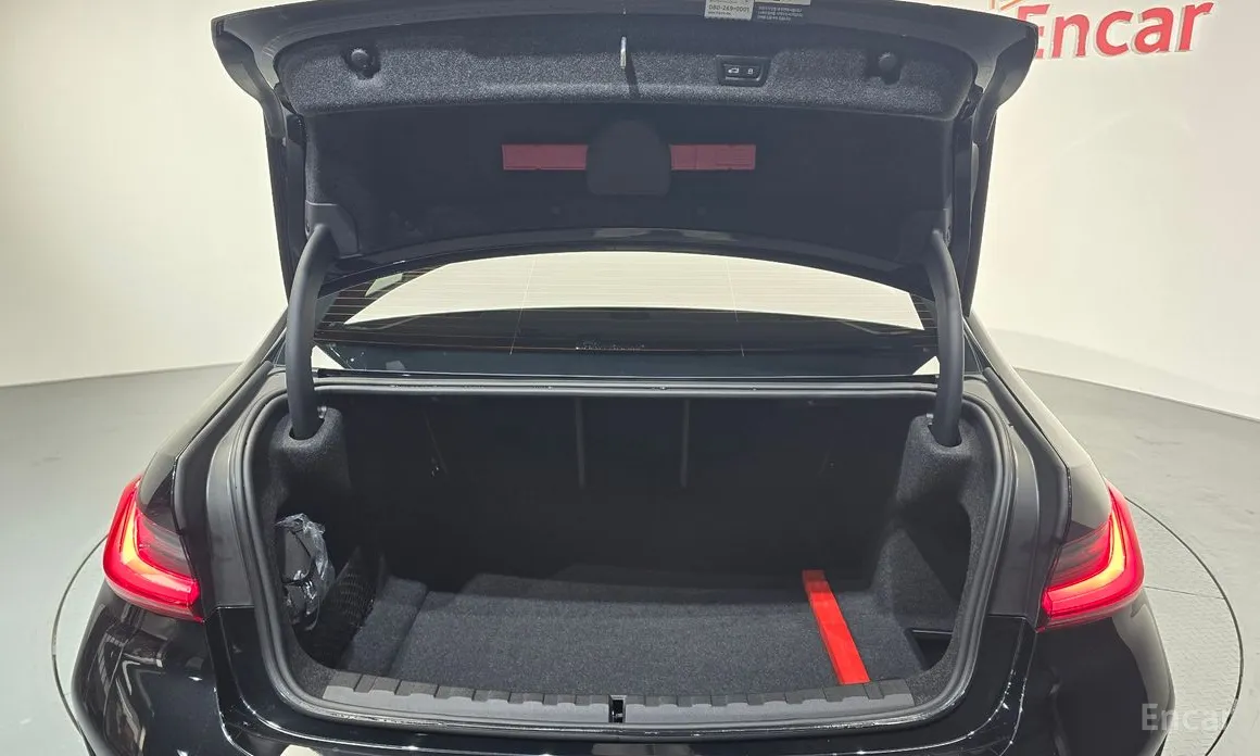 Photo 20 - BMW 3 Series