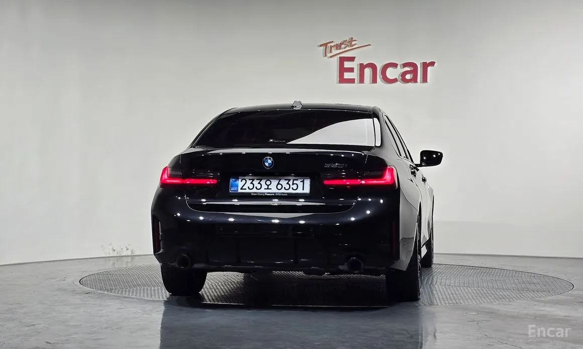 Photo 4 - BMW 3 Series