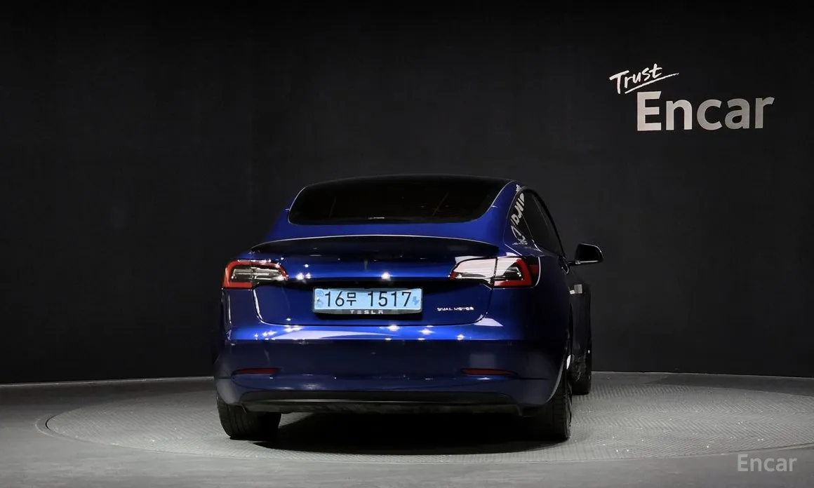 Фото 4 - Tesla Model 3