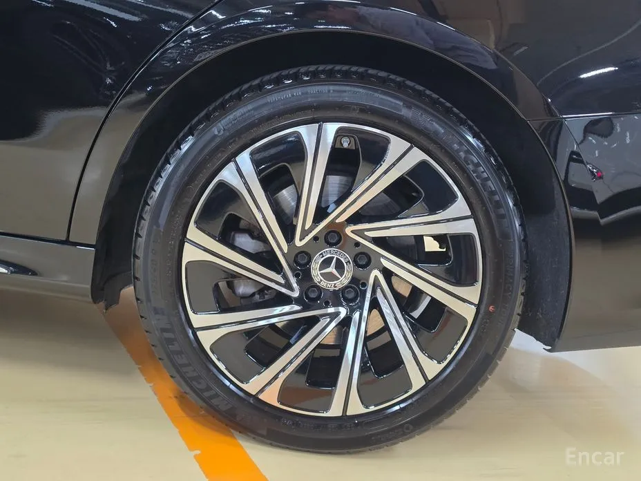 Фото 5 - Mercedes-Benz E-Class