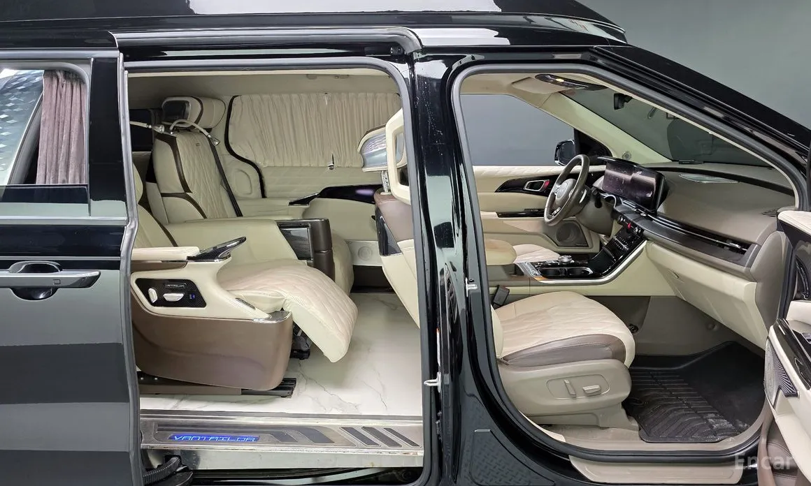 Photo 10 - Kia Carnival