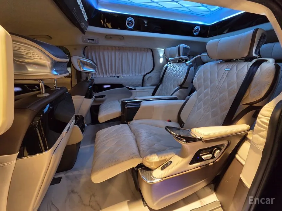 Photo 14 - Kia Carnival