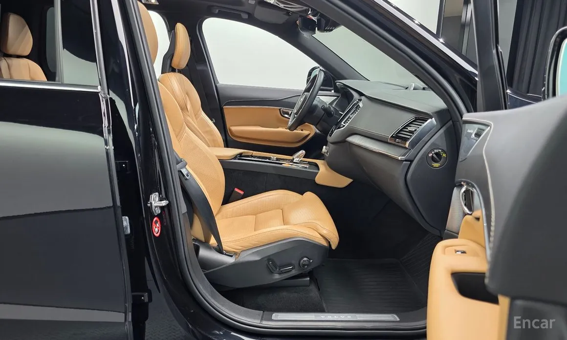 Фото 10 - Volvo XC90
