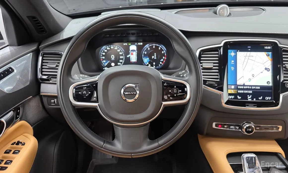 Фото 14 - Volvo XC90