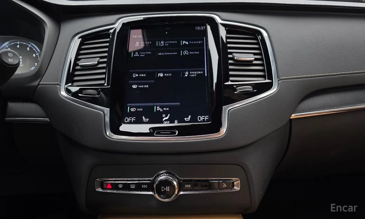 Фото 15 - Volvo XC90