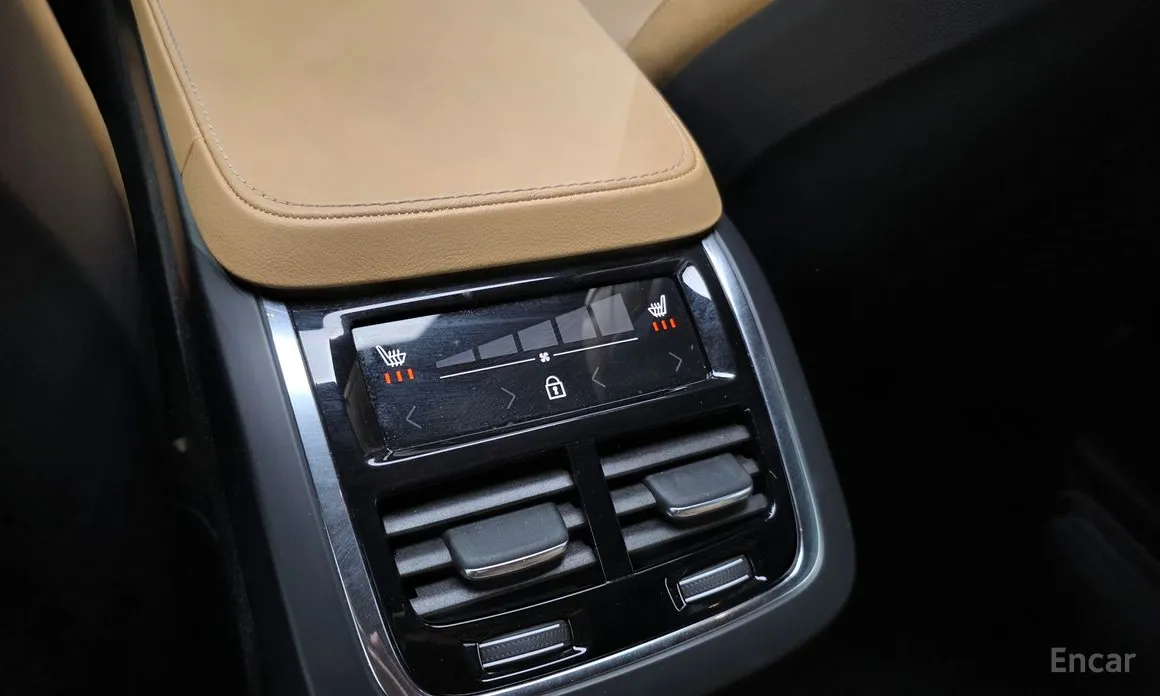 Фото 18 - Volvo XC90