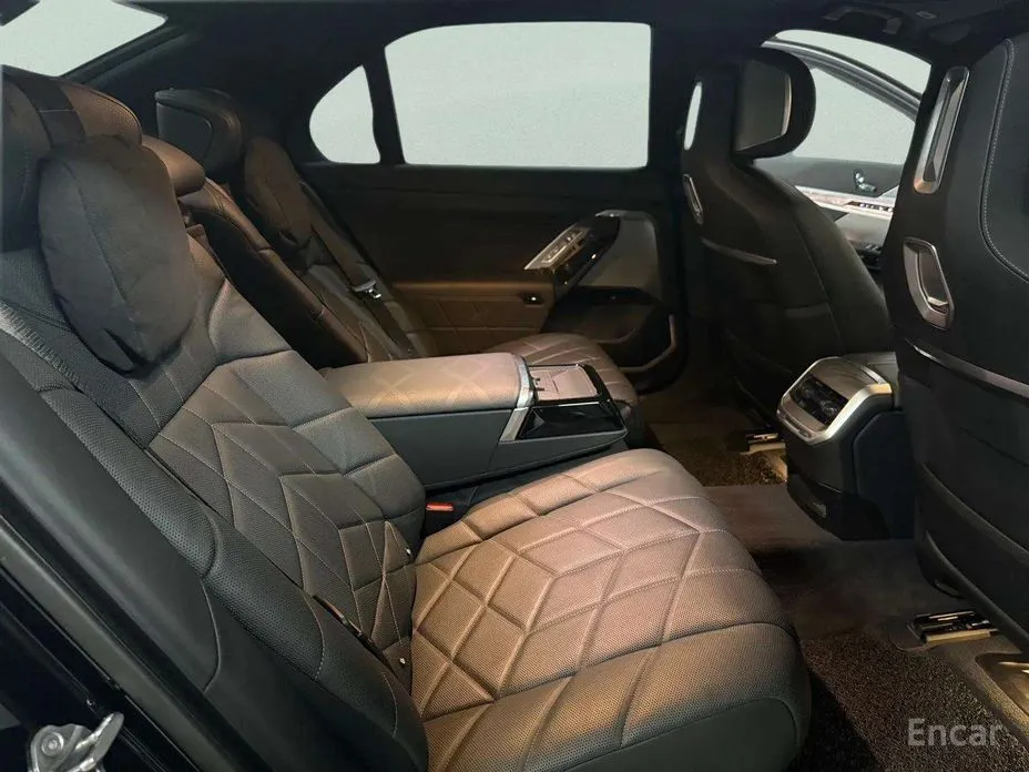 Photo 10 - BMW 7 Series