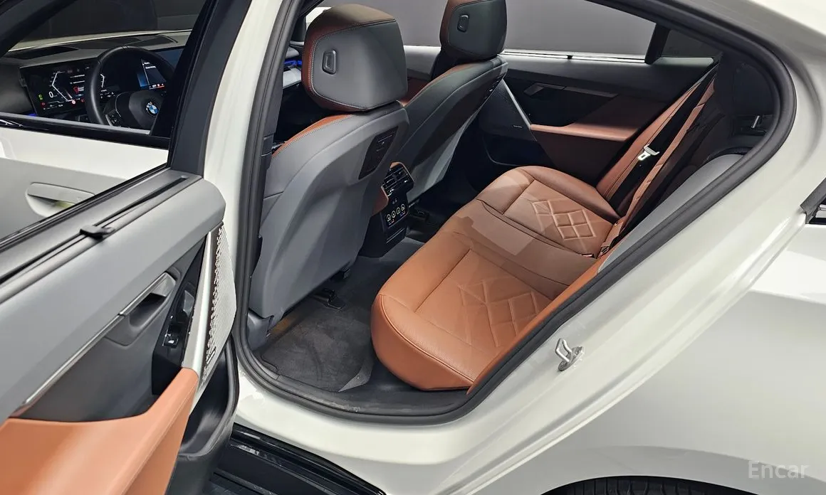 Фото 13 - BMW 5 Series