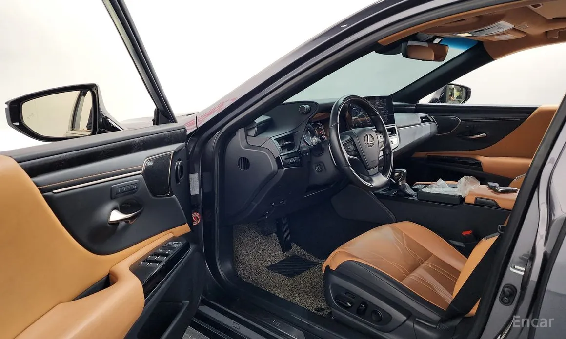 Фото 10 - Lexus ES