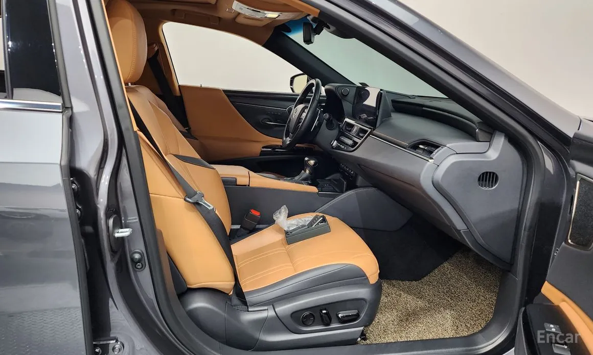 Фото 11 - Lexus ES