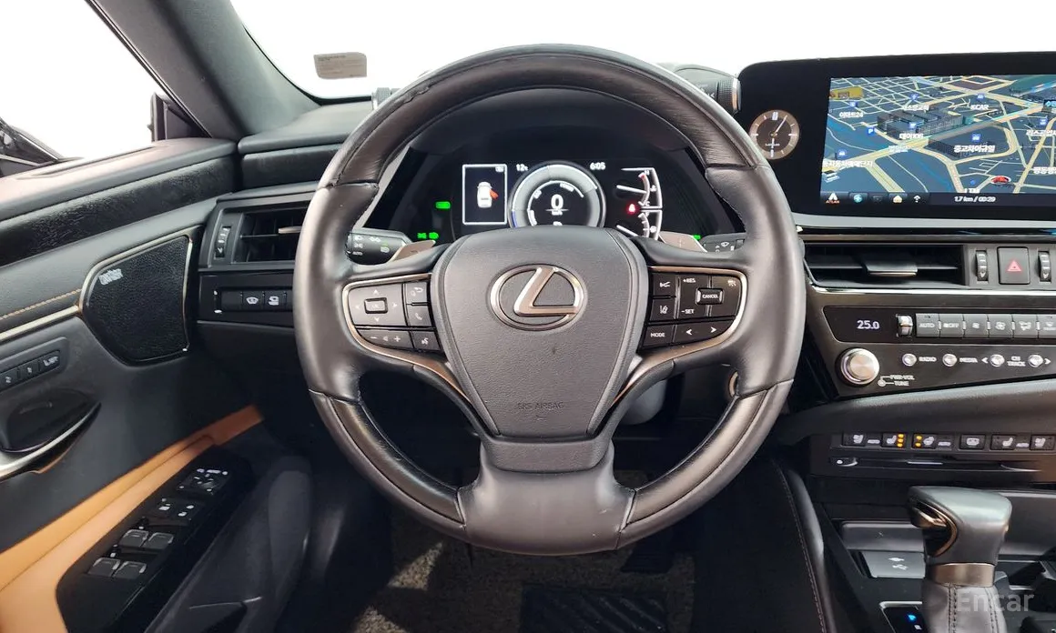 Фото 13 - Lexus ES