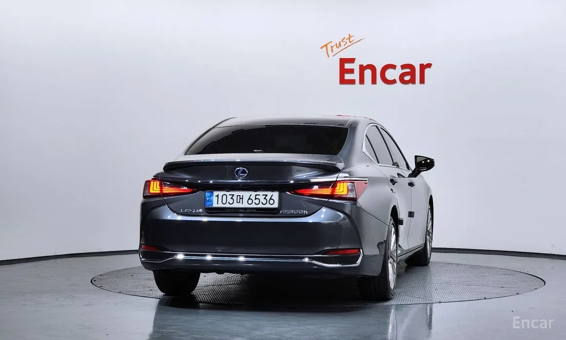 Фото 4 - Lexus ES