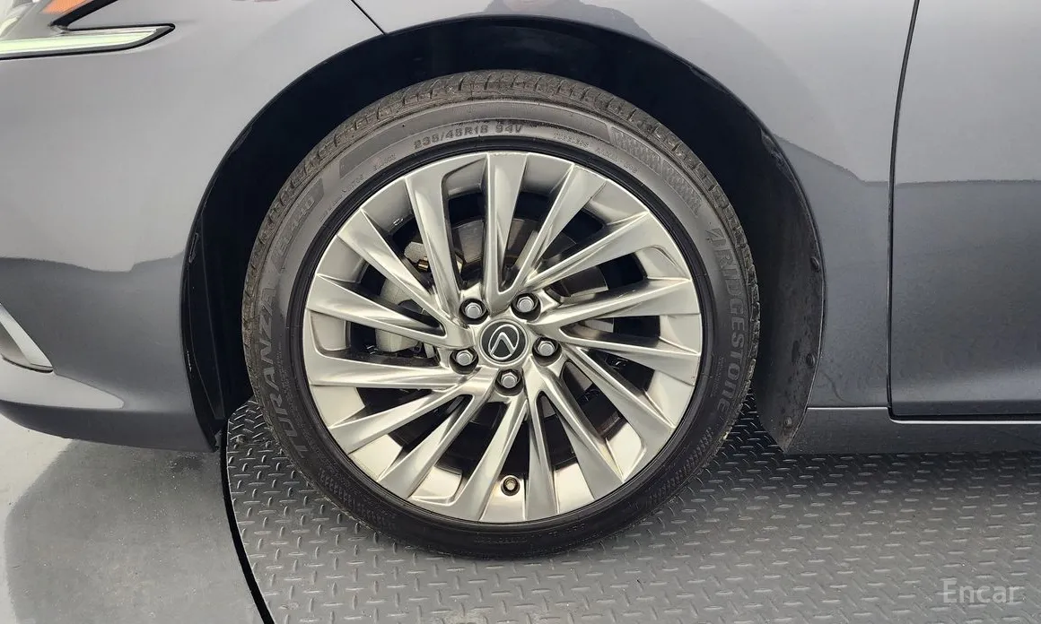 Фото 5 - Lexus ES