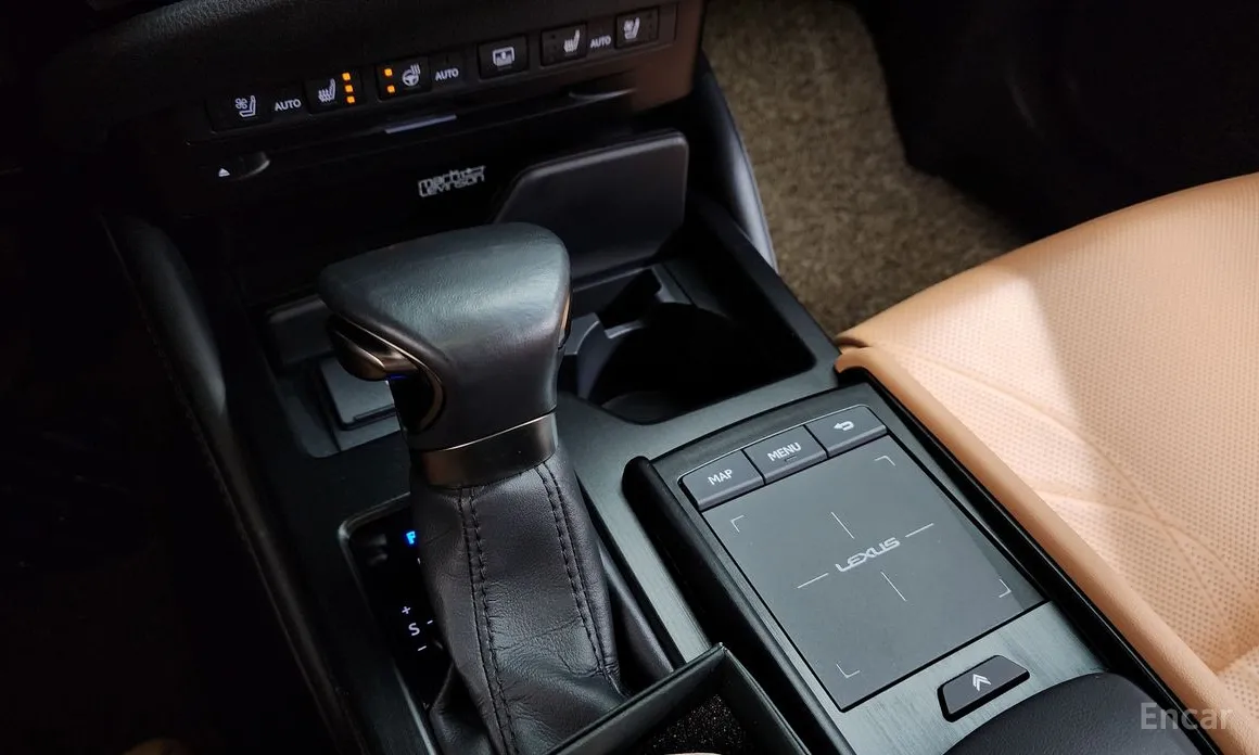 Фото 9 - Lexus ES