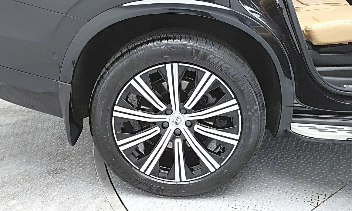 Фото 13 - Volvo XC90