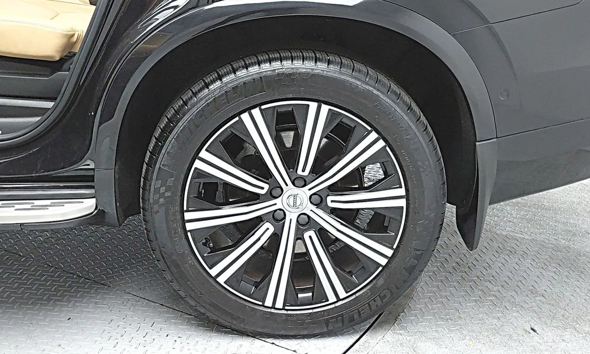 Фото 7 - Volvo XC90