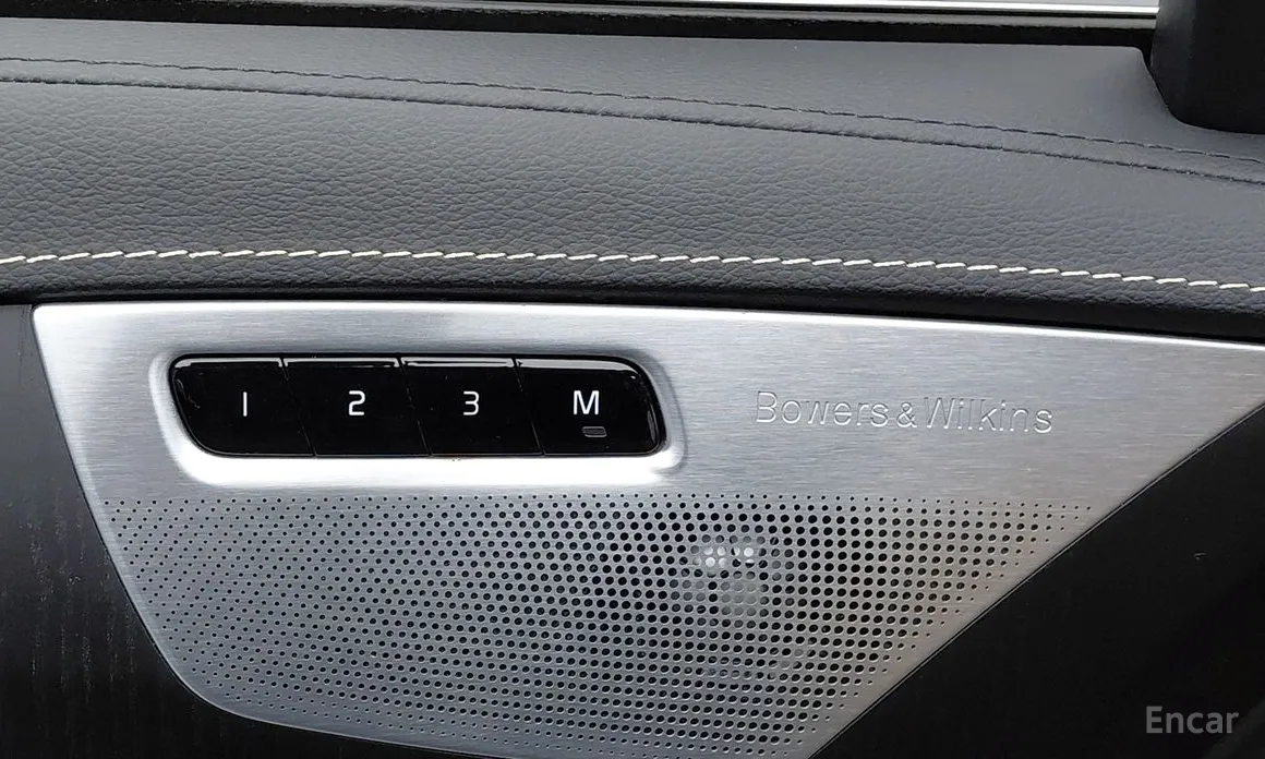 Фото 9 - Volvo XC90