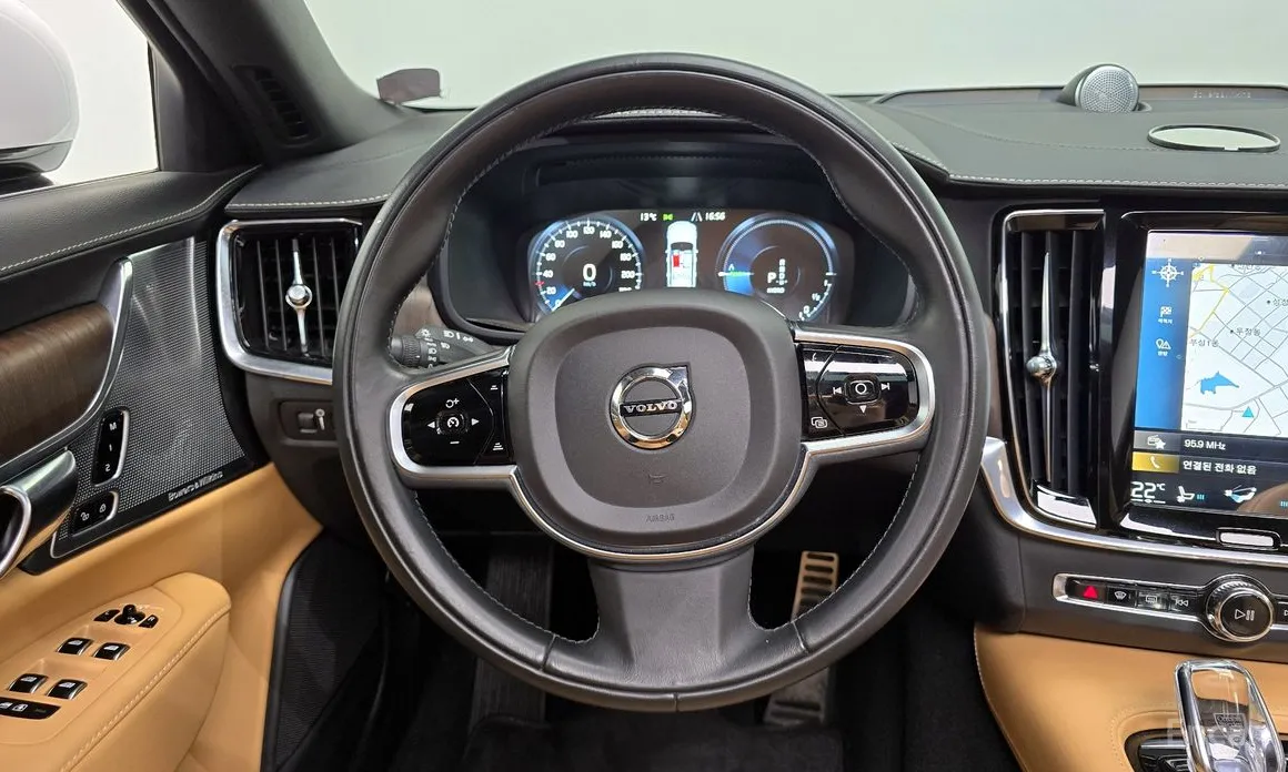 Фото 14 - Volvo S90