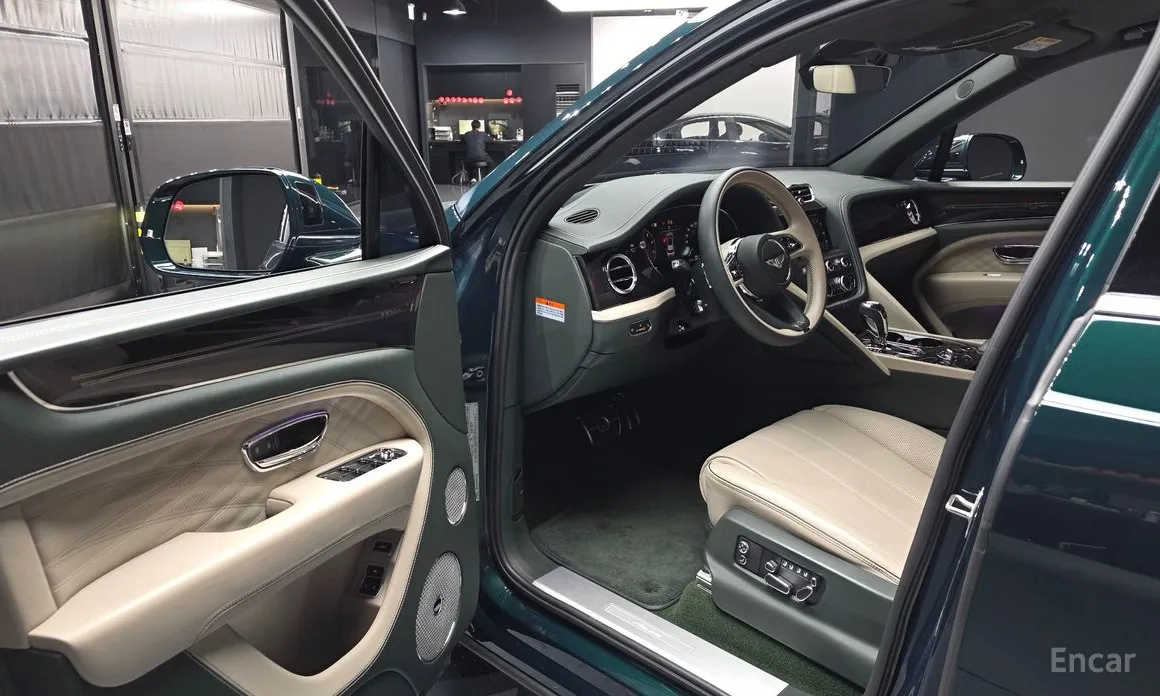 Фото 10 - Bentley Bentayga