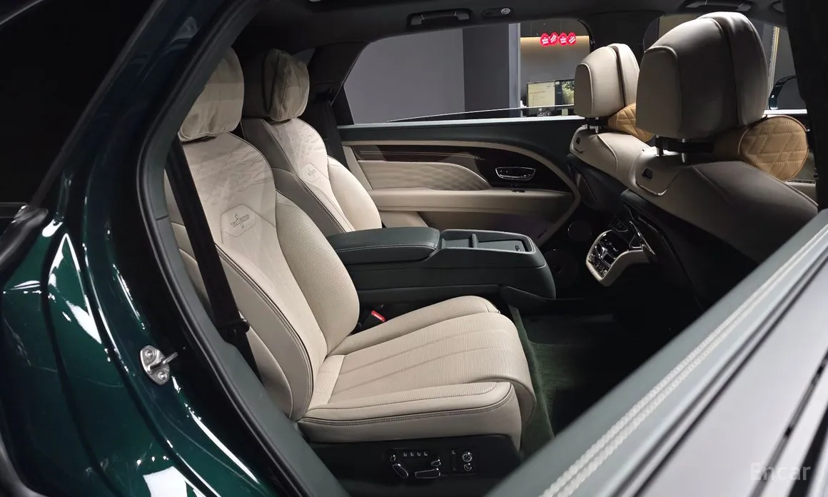 Фото 12 - Bentley Bentayga